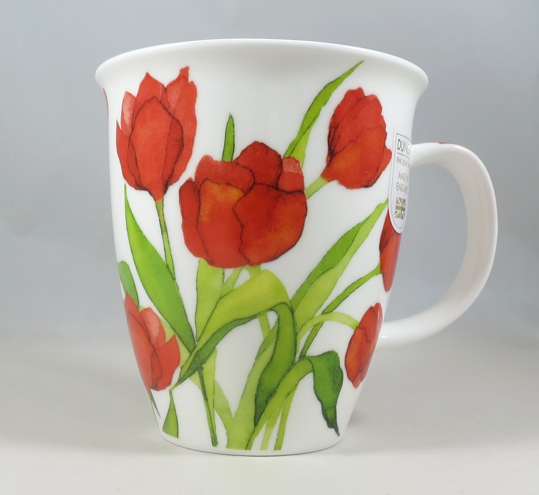 Porzellan Becher mit roten Tulpen. Frühlingbecher von Dunoon