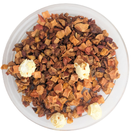 Winterliche Früchteteemischung Apfel-Birne mit Zimt mit Apfel- und Birnenstücken, Zimt und weißem Popcorn.